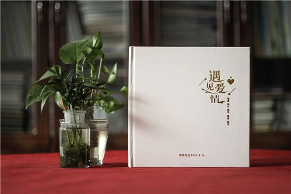 戀愛(ài)紀(jì)念相冊(cè)書(shū)制作-兩個(gè)人的情侶周年愛(ài)情回憶錄影集收藏畫(huà)冊(cè)定制