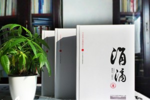 怎樣制作一本同學(xué)聚會紀(jì)念冊？專業(yè)紀(jì)念冊設(shè)計公司是這樣做的？